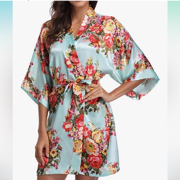 ms lovely Other - Floral Satin Kimono Robe size medium/large